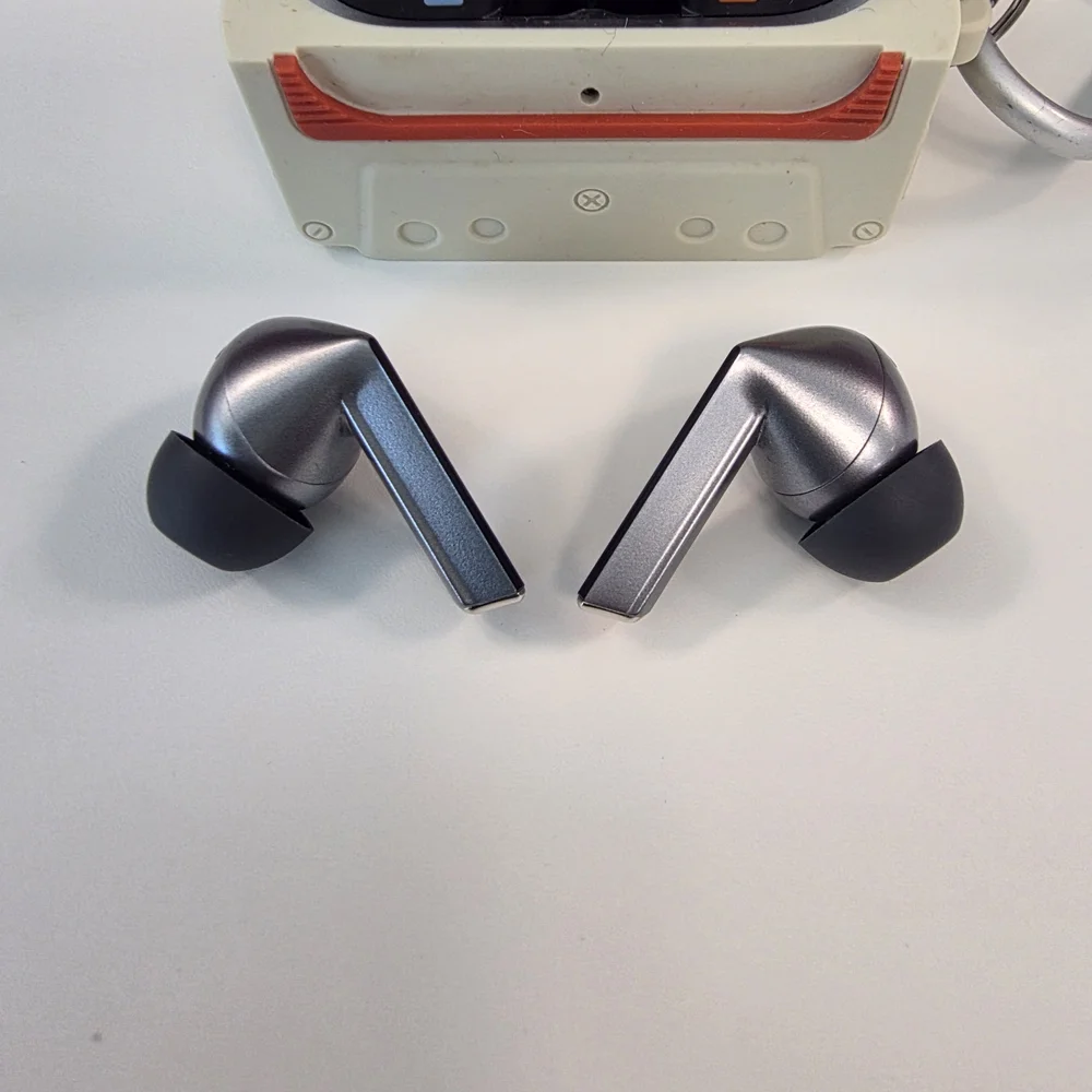 Samsung Silver Wireless Earbud Headphones